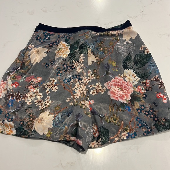 ZARA Silk Shorts EUC SZ M - Picture 5 of 9
